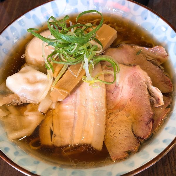 「地鶏わんたんめん ¥800＋味玉 ¥110」@寿製麺よしかわ 保谷店の写真