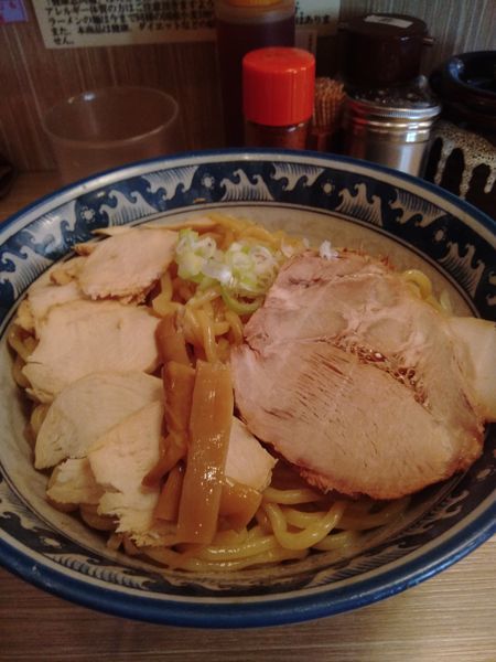 「油そば　鶏チャーシュー」@秋葉原つけ麺 油そば 楽の写真