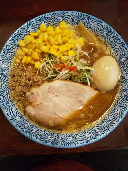 「みそらーめん（味玉・コーン付き）」@みそらーめん かたぶつの写真