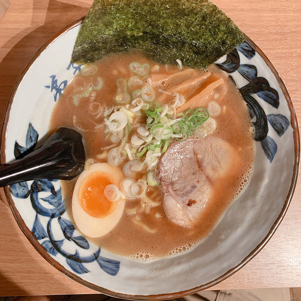 「魚介しぼり醤油」@弟子屈ラーメン 新千歳空港店の写真