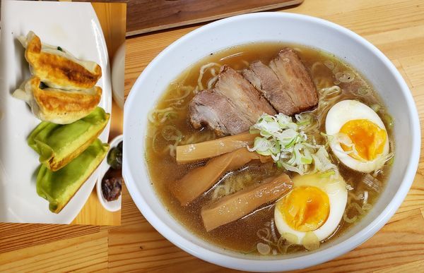 「しょうゆラーメン セット900円」@餃子のうめちゃんの写真