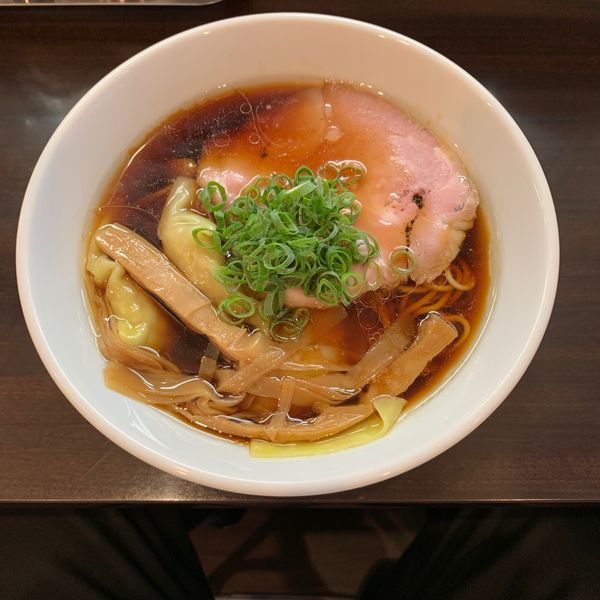 ワンタン鶏中華そば(写真)+鶏つけそばシェア