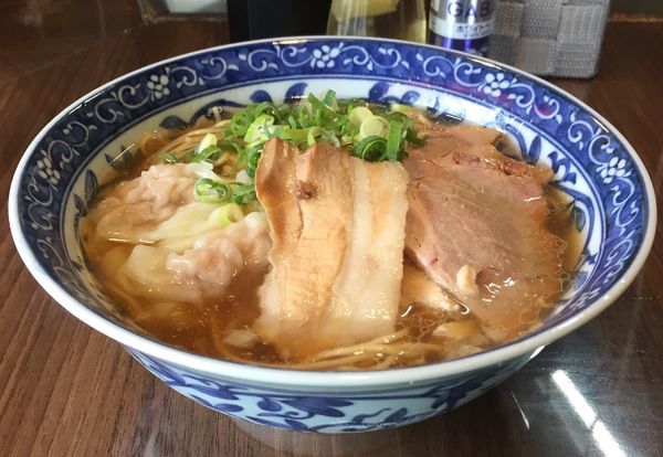 「煮干わんたんめん800円」@寿製麺よしかわ 保谷店の写真