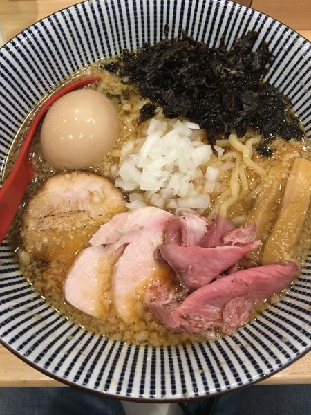「得製背脂醤油ラーメン(1,100円)」@焼きあご塩らー麺 たかはし 渋谷店の写真
