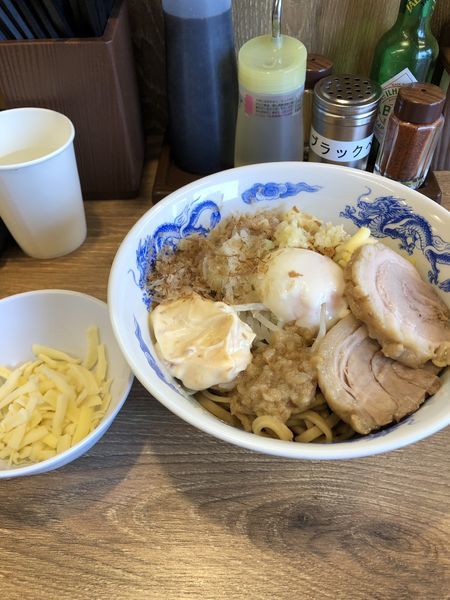 「まぜそば豚増しチーズ(コールはアブラチーズエビマヨニンニク)」@ジャンクガレッジ 和光市駅南口店の写真