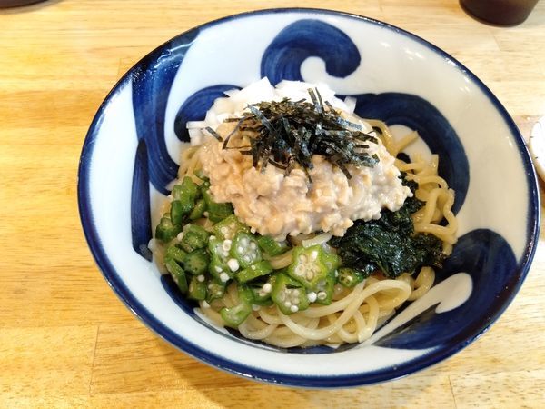 「冷製イカ納豆まぜそば　限定」@寿製麺よしかわ 坂戸店の写真