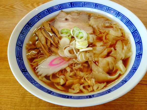 「醤油手打ちワンタンメン(並盛・150g)930円」@恵比寿の写真