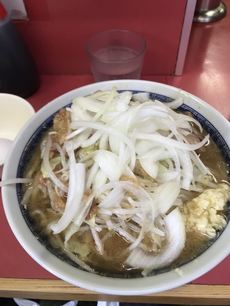「ラーメン、ニンニク、タマネギ、アブラ、生卵」@ラーメン二郎 桜台駅前店の写真