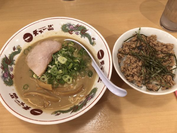 「Cセット（こってり＋そぼろご飯）860円」@天下一品 恵比寿店の写真