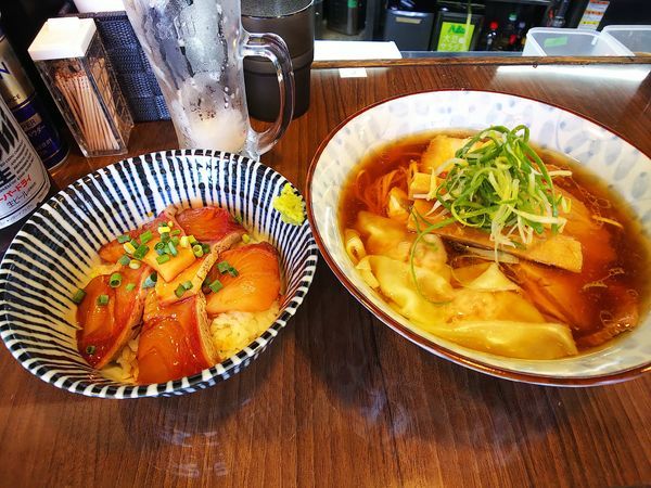 「地鶏わんたんめん」@寿製麺よしかわ 保谷店の写真