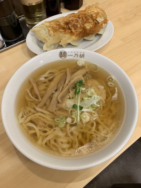 「らーめん 620円 餃子5個 450円」@一乃胡の写真