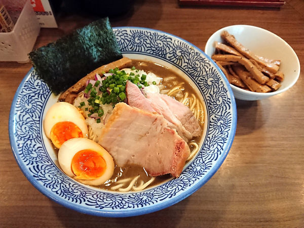 「極上濃厚煮干しそば+メンマ」@煮干しつけ麺 宮元の写真