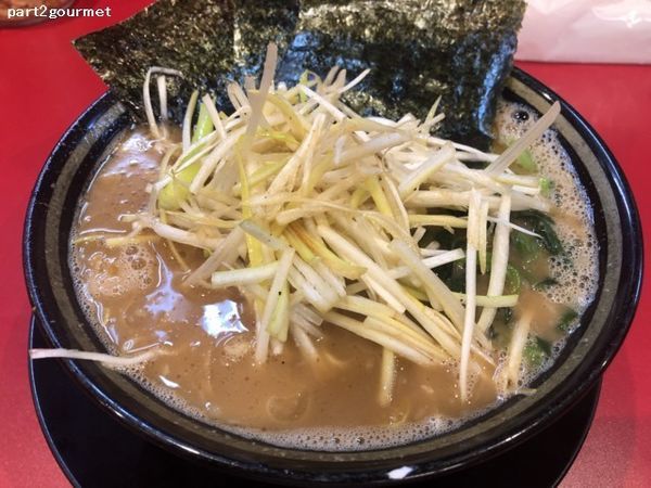 「ネギチャーシューメン (880円)」@家系ラーメン たつ家の写真