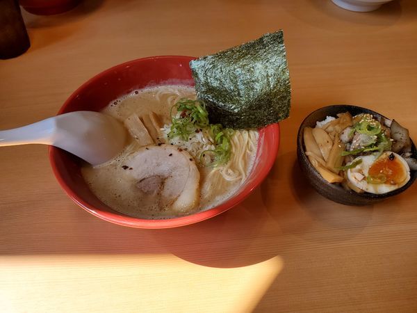 「中華そば白湯(醤油)と三色丼」@福の神の写真