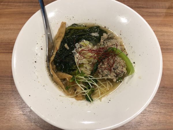 「限定・塩生姜ラーメン 農家溝口さんのツルムラサキのせ」@Niiの写真