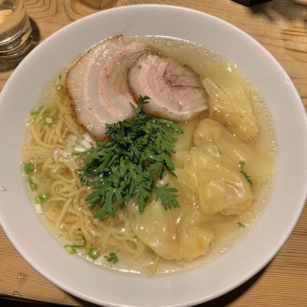 「海老ワンタン入り塩ら〜麺1050円。」@横濱元町 本丸亭 横浜店の写真
