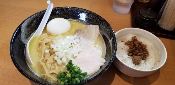 「とりそば750円+全部のせ350円+日替り肉ご飯150円」@麺堂 稲葉の写真