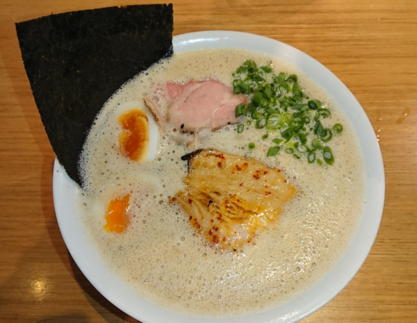 「無垢ラーメン(大盛) +たまご増し」@無垢ツヴァイテの写真