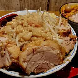 卒業記念ラーメン+大盛り+豚豚+ミニ炙りチーズ麻婆丼