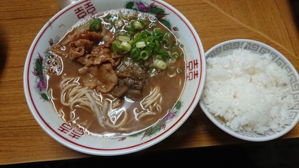 「ラーメン 並 + めし 小」@ラーメン東大 応神店の写真