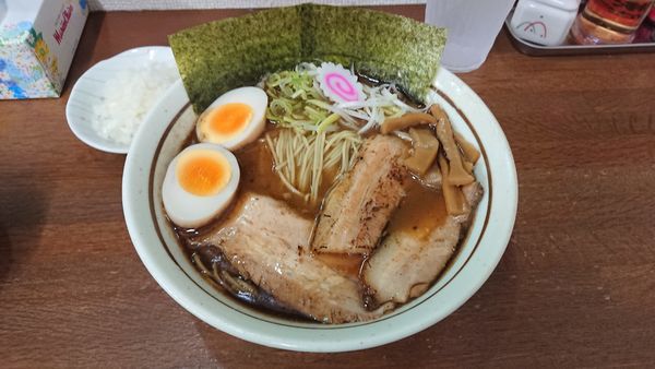 「魚介醤油ラーメン 730円 + 賄いチャーシュー丼 280円」@麺屋こうきの写真