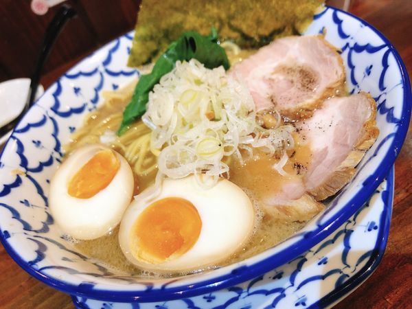 「煮干し豚骨醤油らーめん」@麺飯食堂 チャアヤの写真