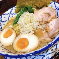 煮干し豚骨醤油らーめん