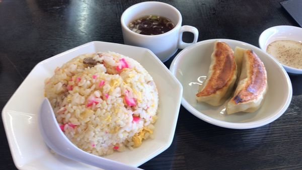 「チャーハン、餃子（二個）」@南京亭 相模原橋本店の写真