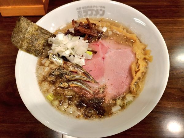 「煮干し豚骨らーめん」@ラブメン 本店の写真
