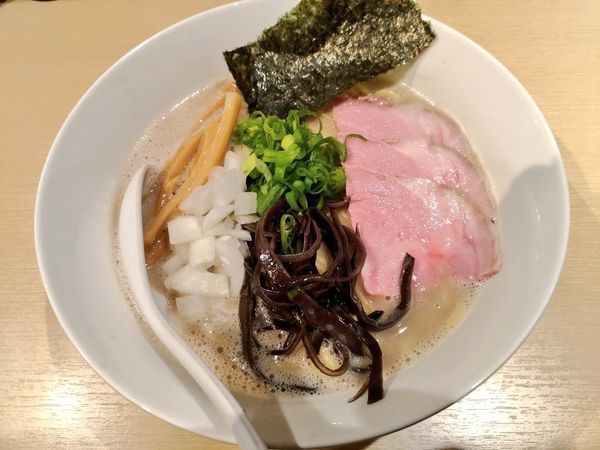 「ゲリラ限定 島旨濃厚豚骨らーめん」@らー麺 アオキジの写真