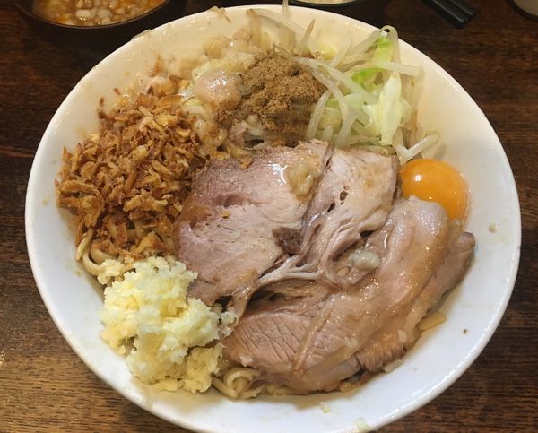 「まぜそば  玉子  タマネギ  ニンニク アブラ カラメ 魚粉」@麺屋 鳳の写真