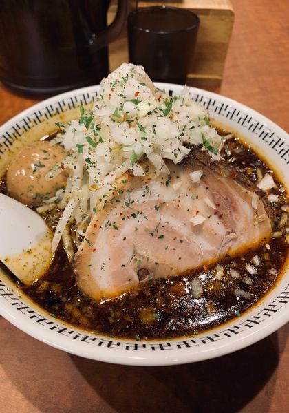 「スパイスもやし（半辛・味玉￥1040）」@スパイス・ラー麺 卍力 秋葉原店の写真