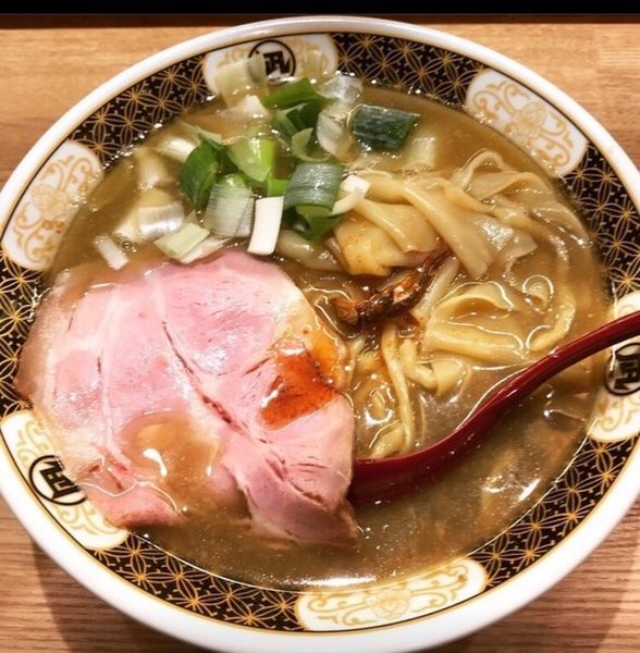 「すごい煮干しラーメン」@ラーメン凪 福岡空港店の写真