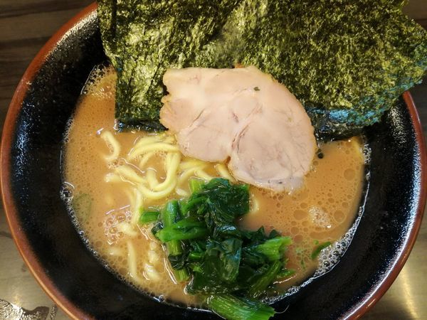 「ラーメン:680円(のり:50円)+ライス(無料)」@横浜家系らーめん 武術家の写真