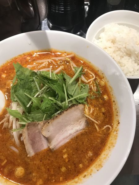 「覇王担々麺赤、ライス」@麻辣専科 覇王 神田北口店の写真