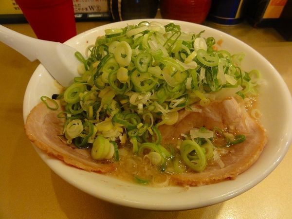 「ラーメン750円　ネギメンママシ」@超ごってり麺 ごっつ 秋葉原店の写真