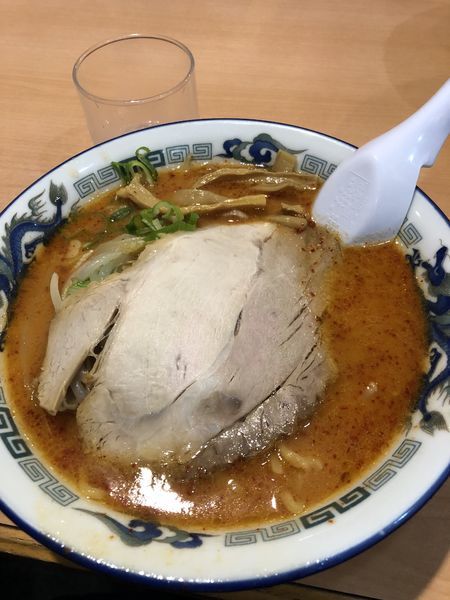 「激辛ラーメン 中辛」@宇宙軒 本店の写真