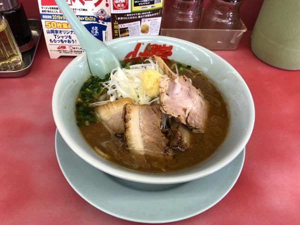「豚バラ生姜醤油ラーメン  890円」@ラーメン山岡家 瑞穂店の写真