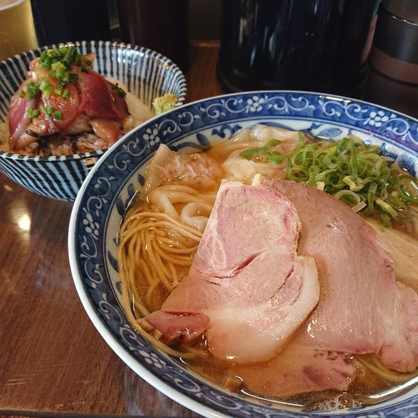「煮干しワンタン麺800円、ハマチ丼300円、ビール500円」@寿製麺よしかわ 保谷店の写真