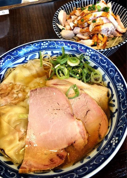 「煮干わんたん麺＋鶏めし」@寿製麺よしかわ 保谷店の写真