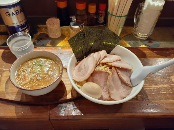 「特選背脂しょうゆつけ麺大盛り+チャーシュー」@輝宗の写真
