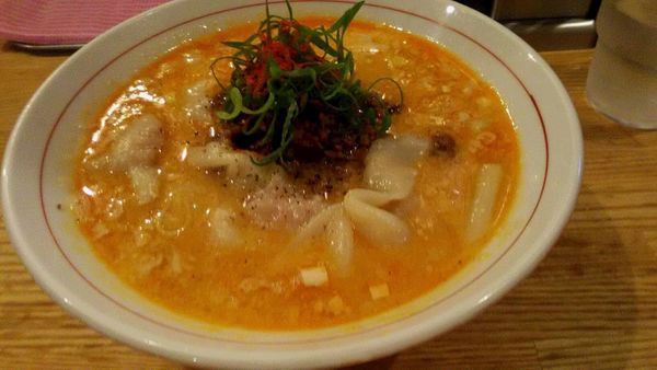 「担々そば　+　ワンタン」@地球の中華そばの写真