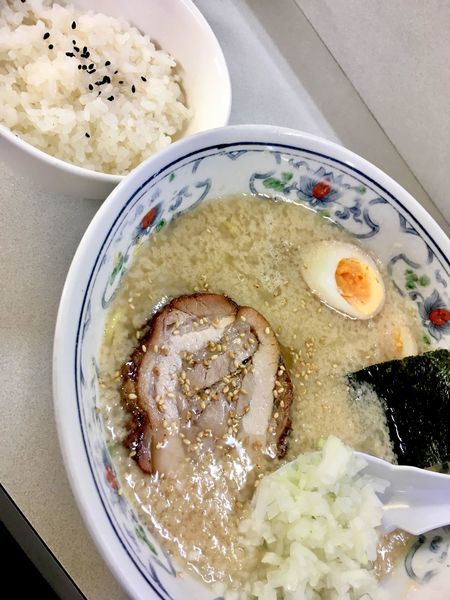 「特製背脂醤油ラーメン(700円)半麺ネギ抜き」@ラーメン・ぶーけの写真