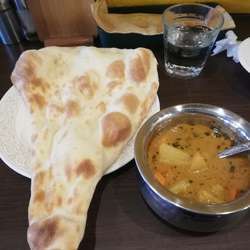 野菜カレー　ナン　850円