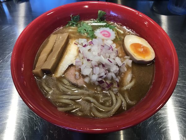 「醤油SOBA ＋ クーポンタマネギ」@荒節中華にはらいの写真