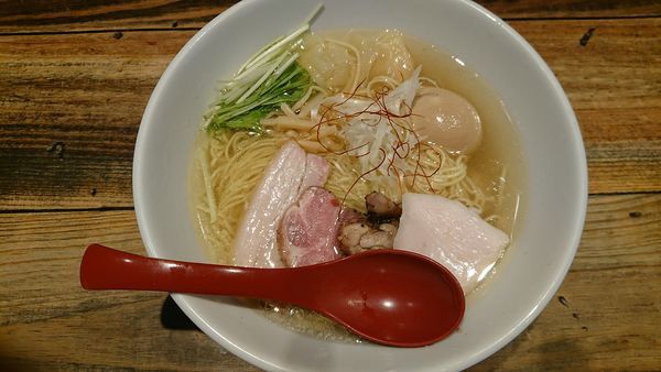 「特選塩ラーメン」@麺屋 翔 西新宿本店の写真