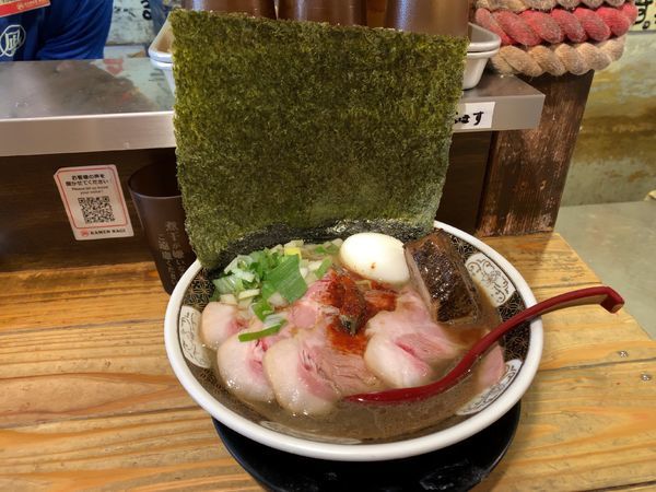 「特製1200円、角煮150円」@すごい煮干ラーメン凪 新宿ゴールデン街店 本館の写真