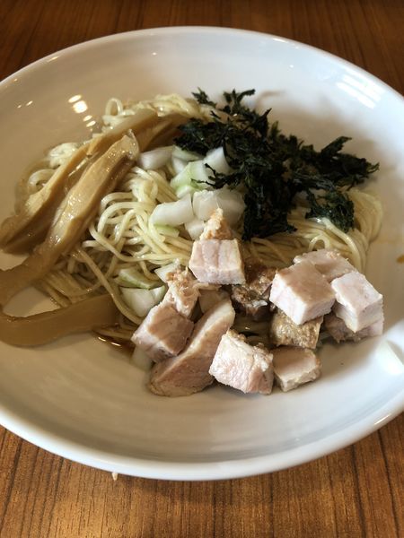 「煮干油のまぜ麺¥600＋週末限定和え麺¥300」@麺＆cafe Coi.Coi.の写真