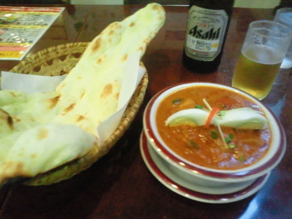 「チキンマサラ（ホット）920円、プレーンナン 220円」@本格インド料理 スルタンの写真