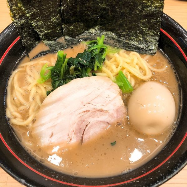 「ラーメン 並 ¥650＋半熟味玉 ¥100」@家系 麺場寺井の写真